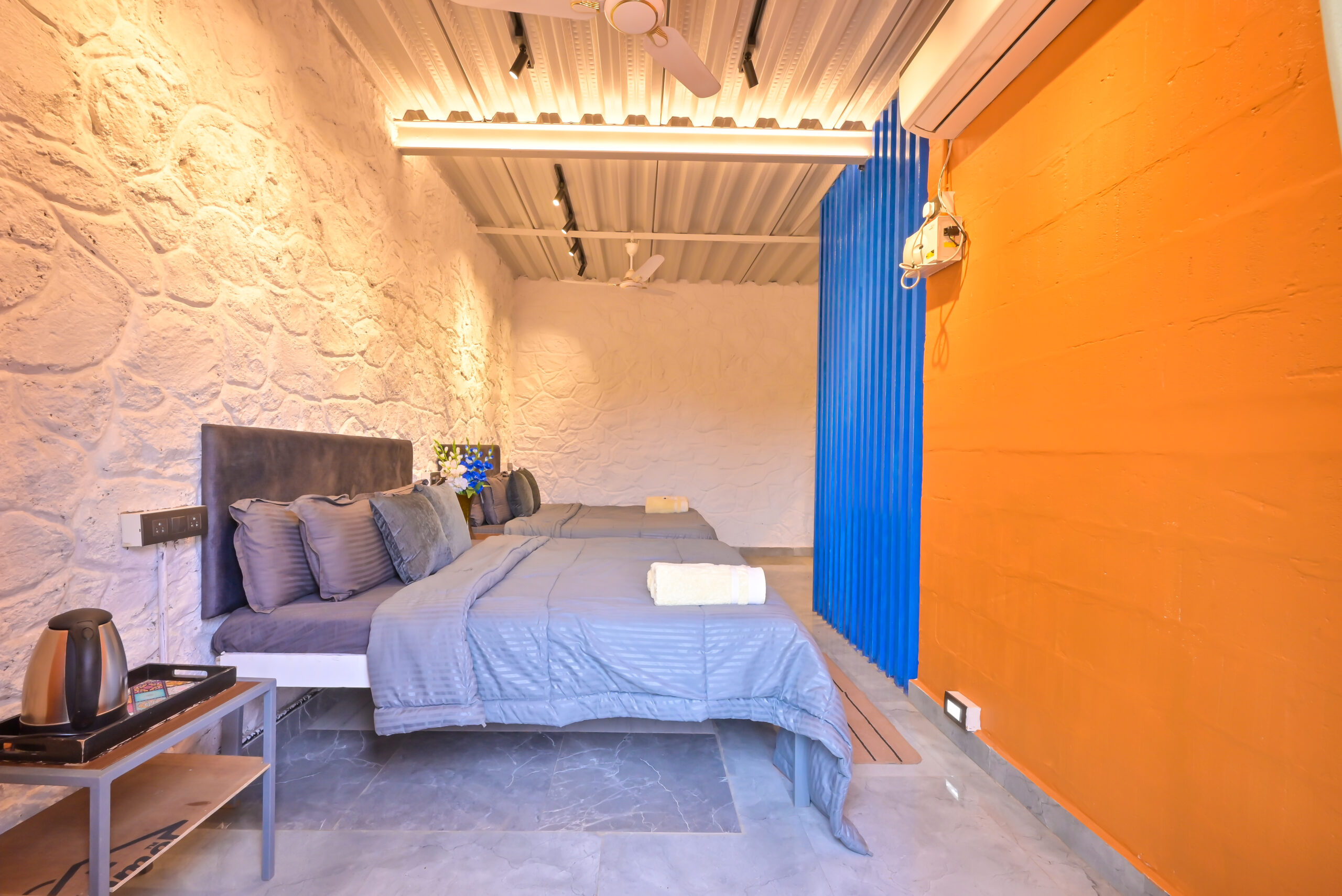 Room 03