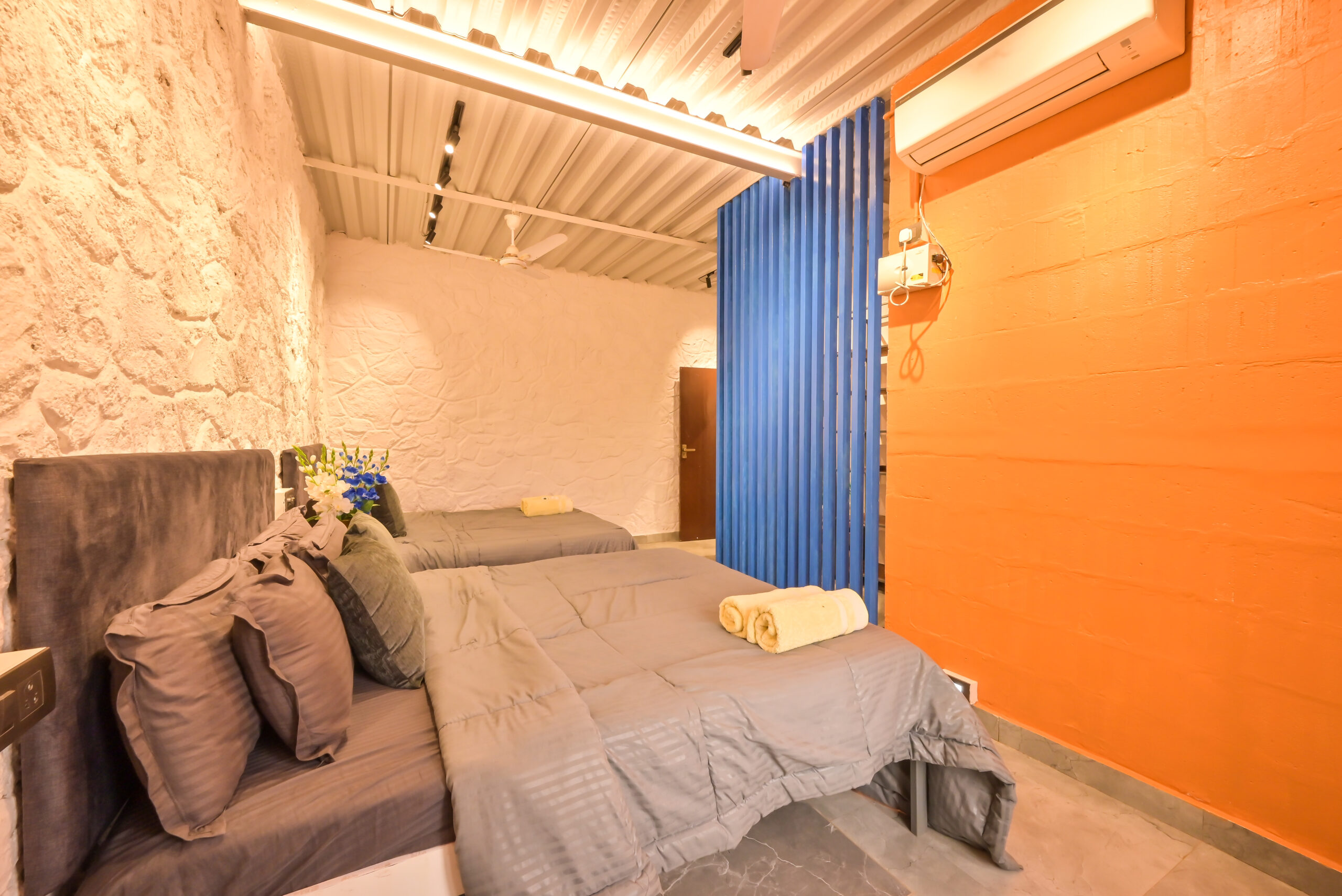 Room 04